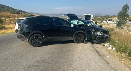 İzmir haber: Foça'daki trafik kazasında 8 kişi yaralandı