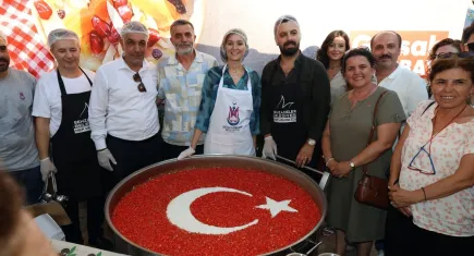 Manisa'da binlerce kişiye aşure ikramı