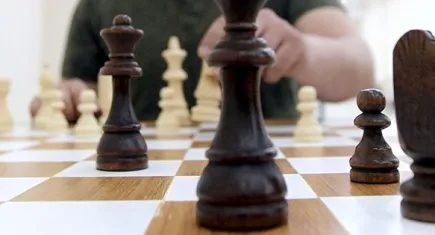 İzmir’de görme engelliler için düzenlenen satranç turnuvası başlıyor
