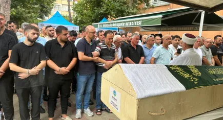 Kazada ölen gençler toprağa verildi