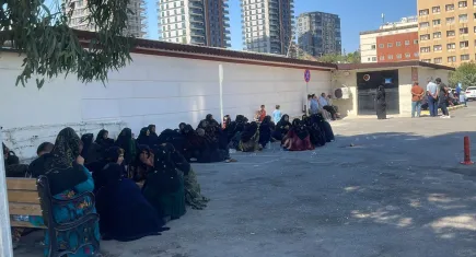 Salça yaparken elektrik akımına kapıldılar