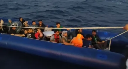 Ayvacık açıklarında 49 kaçak göçmen kurtarıldı