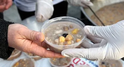 Bolluk ve bereketin simgesi aşure, Karşıyaka'da dağıtılacak