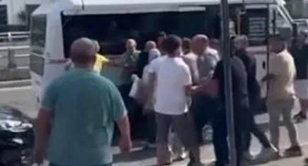 Adana’da dolmuş şoförünü dövdüler