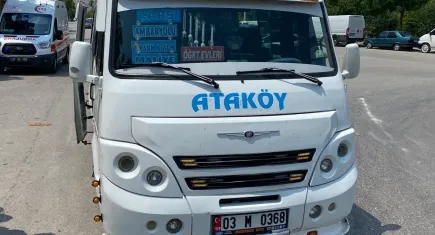 Afyonkarahisar'da kaza: Dolmuş mopetle çarpıştı