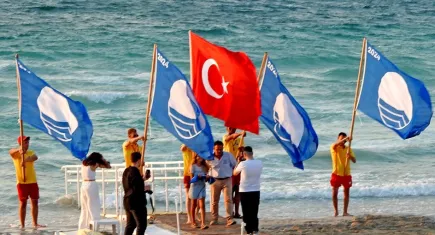 Ilıca Plajı'na üst üste 5. kez mavi bayrak
