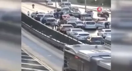 İstanbul'da feci kaza: 10 aracın karıştığı kazada çok sayıda yaralı var