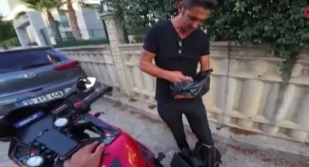 İzmir'den örnek hareket: İçerisinde 400 bin lira olan çantayı bulup sahibine ulaştırdı
