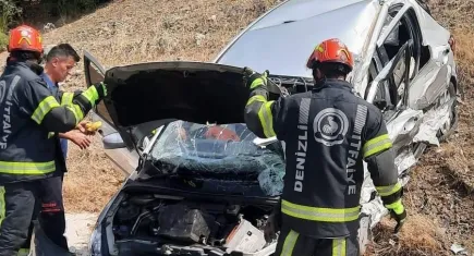 Denizli'de kaza: Otomobil şarampole yuvarlandı