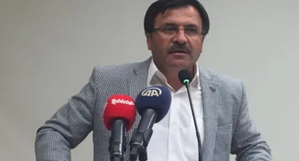 Diyanet-Sen’den Deniz Yücel'e tepki: Dini değerlere dil uzattı