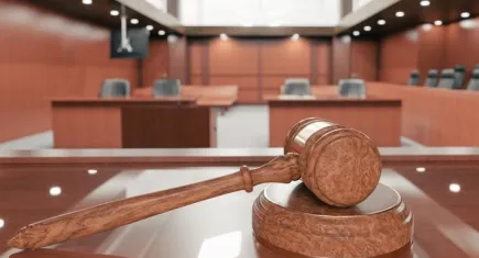 Yeni doğan bebeğini 3.kattan atmıştı, sanık hakim karşısında