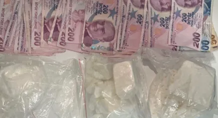 İzmir'de zehir tacirlerine operasyon