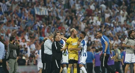 Karşıyaka tecrübeli kaleci Hakan Canbazoğlu'nu transfer etti