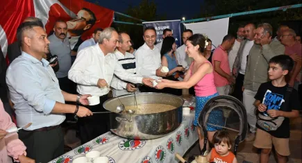 Antalya'da aşureler kaynadı