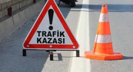 Kars'ta kaza: Minibüsün camlarından fırladılar