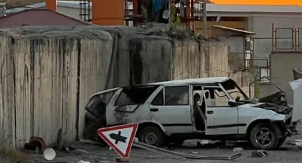 Muş'ta takla atan araç istinat duvarına çarptı: Yaralılar var