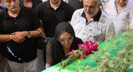 Safiye Soyman oğluna gözyaşlarıyla veda etti