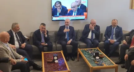 Numan Kurtulmuş'tan baklava ikramı