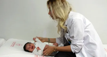 Uzmanı uyardı:  Bebek için en iyi besin anne sütü