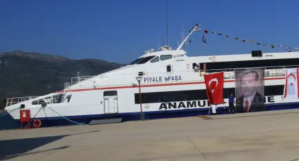 Yeni feribot ve deniz uçağı iskelesi hizmete girdi: Kıbrıs'a seyahat 1,5 saate düştü