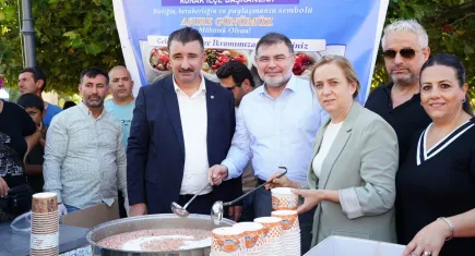 AK Parti İzmir'den toplumsal dayanışma için aşure etkinliği