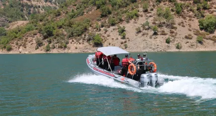Adana’da düşen helikopter enkazını çıkarma çalışmaları sürüyor