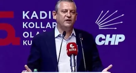 Çiğli Belediyesinden işten çıkartılan işçilerden Özel’e alkışlı ve düdüklü protesto!