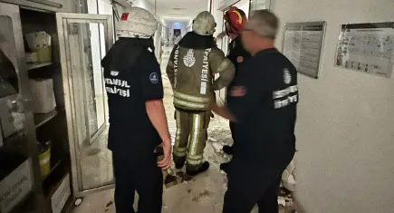 Hastanede tavan çökmesi: Nakledilen bebeklerden biri hayatını kaybetti