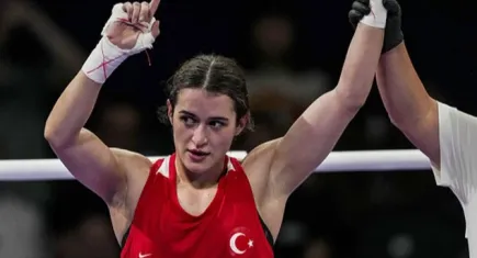 Milli boksör Esra Yıldız Kahraman yarı finalde!