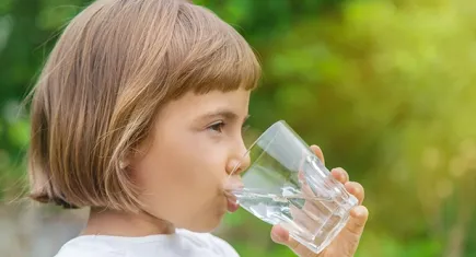 Aşırı sıcaklara karşı uyarı: Uzmanlar her gün 2,5 litre sıvı tüketilmesini