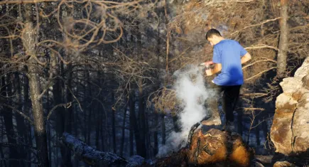 Muğla'daki yangında soğutma çalışması devam ediyor