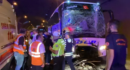 TEM Otoyolu'ndaki kazada ortalık savaş alanına döndü: Çok sayıda yaralı var