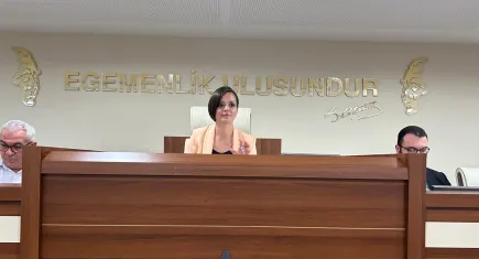 Başkan Kınay’a soru soran AK Parti grubu cevabı dinlemeden salonu terk etti!