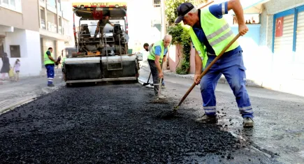 Bayraklı'da yollar yenileniyor