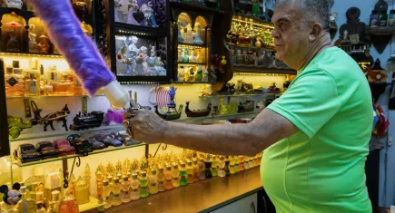 İzmir'in kolonya koleksiyoncusu müze açmak istiyor