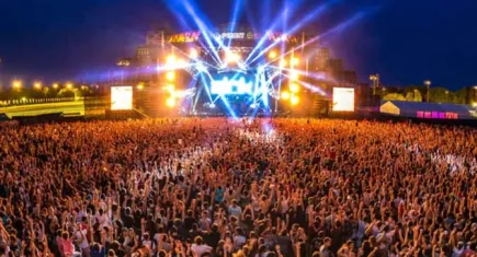 Live From Fest İzmir başlıyor