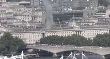 Londra’da yangın: Tarihi bina alev aldı