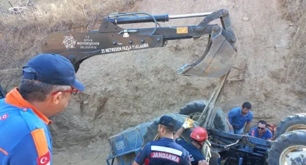 Aydın Bozdoğan'da ölümlü kaza: Traktör devrildi