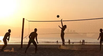 Dikili Belediyesi’nden plaj voleybolu turnuvası