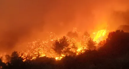 Manisa 80 saattir yanıyor! Ormanlık alanlar, tarım arazileri, yerleşim yerleri...