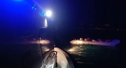 Ayvacık açıklarında 40 kaçak göçmen yakalandı