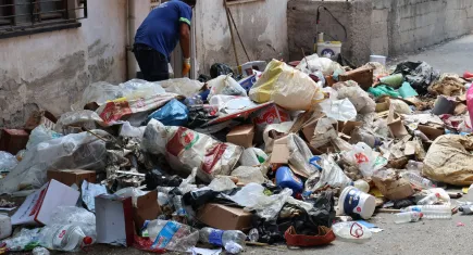 Çöp evi temizliyordu hastanelik oldu!