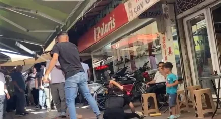 Hamile kadını demir sopayla herkesin gözü önünde darp etti