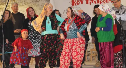 Köy Tiyatroları Karşıyaka’da İzmirlilere kapılarını açıyor