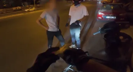 İzmir’de bir garip olay: Yardım etmek için durduğu adam hırsız çıktı