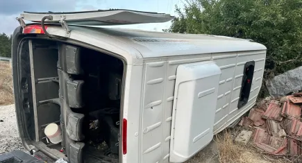 Minibüsle traktör çarpıştı, 15 kişi yaralandı
