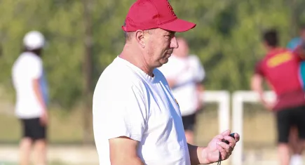 Stanimir Stoilov'dan federasyona tepki: Futbol taraftar içindir