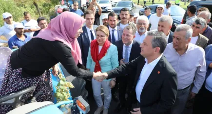Özgür Özel'e çiftçi diye tanıtılan kadın belediye başkanının eşi çıktı