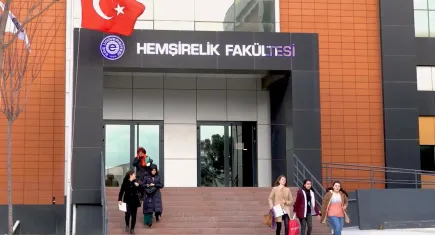 Ege'de Hemşirelik Fakültesi'nden ilk yardım sertifikası