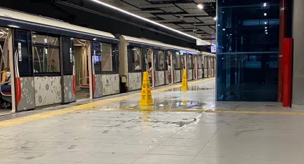 İstanbul’da metro sular altında kaldı